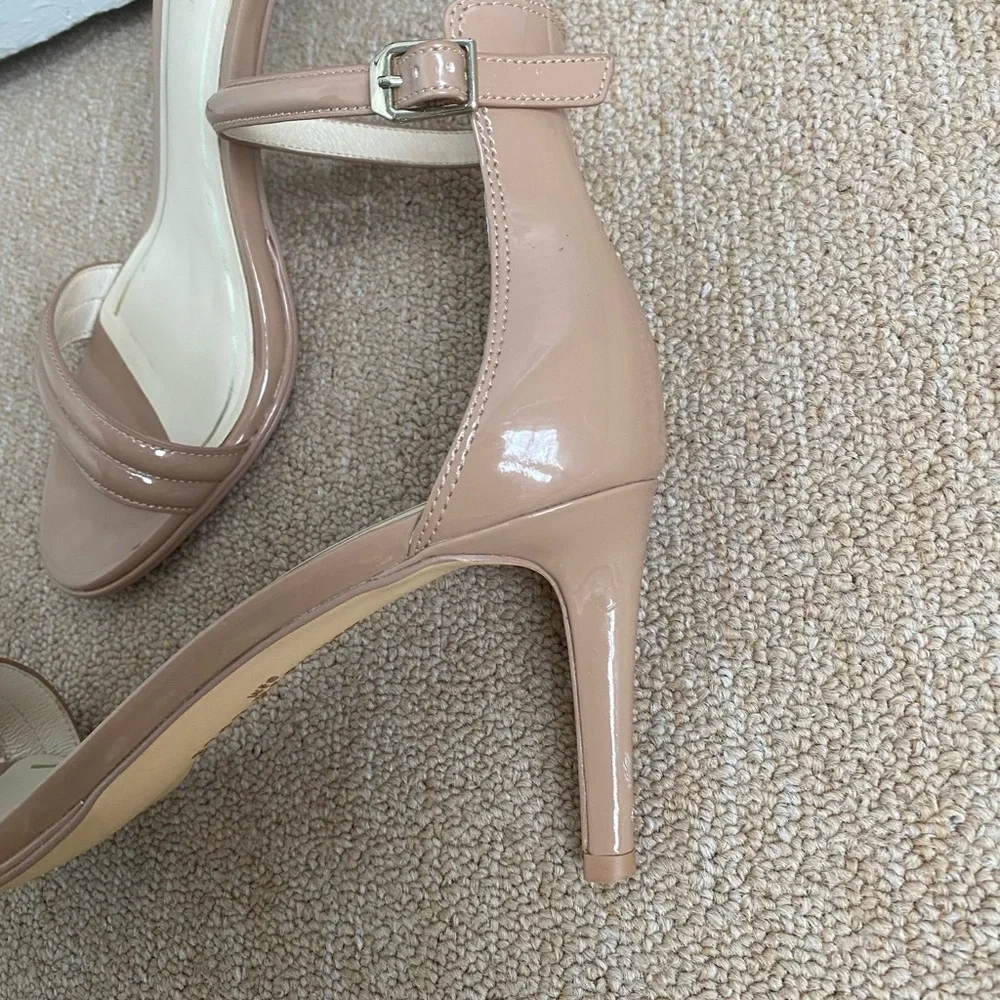 Kenneth Cole Milania Taupe
Heels Sz 8,5 - Picture 5 of 9